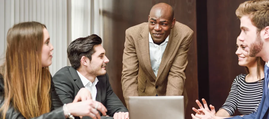 manager-paying-attention-his-co-workers